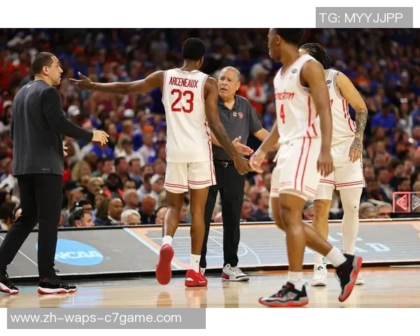 佛罗里达大学险胜夺冠小克莱顿荣膺决赛最有价值球员